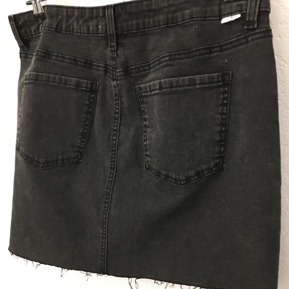 Ivy + Main black skirt size 7